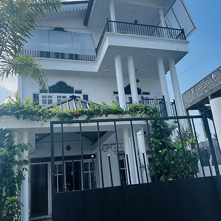 Ramlyn Guesthouse & Restaurant Negombo Eksteriør billede