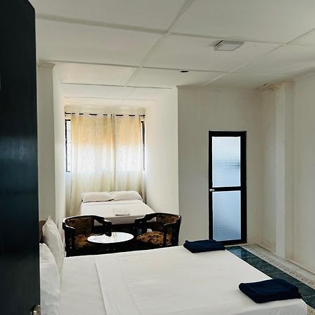 Ramlyn Guesthouse & Restaurant Negombo Eksteriør billede